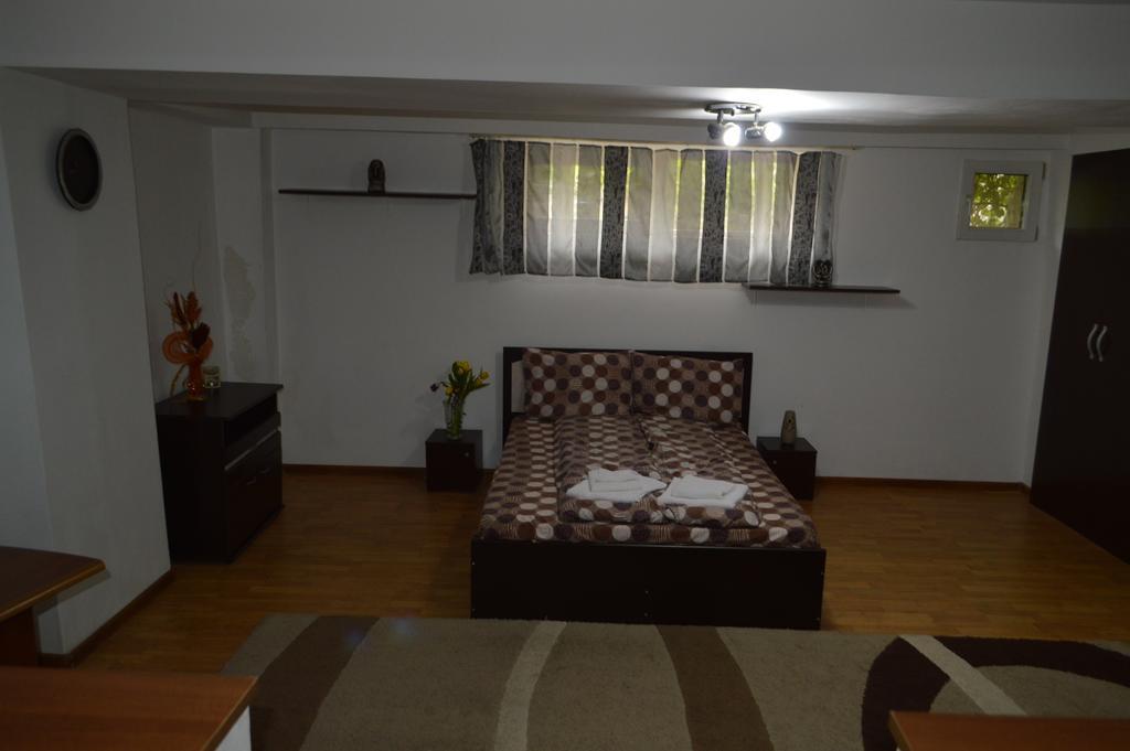 Csikos Apartment 克卢日-纳波卡 外观 照片